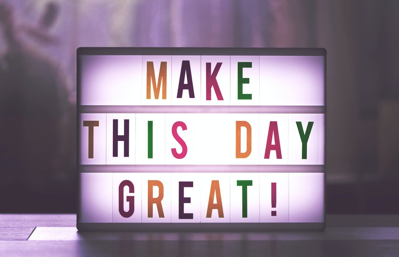 Motivational lamp that says make this day great