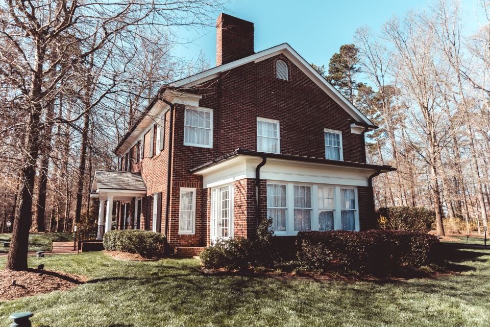 a house in a good neighborhood is a great reason to buy a fixer-upper in Marina CA