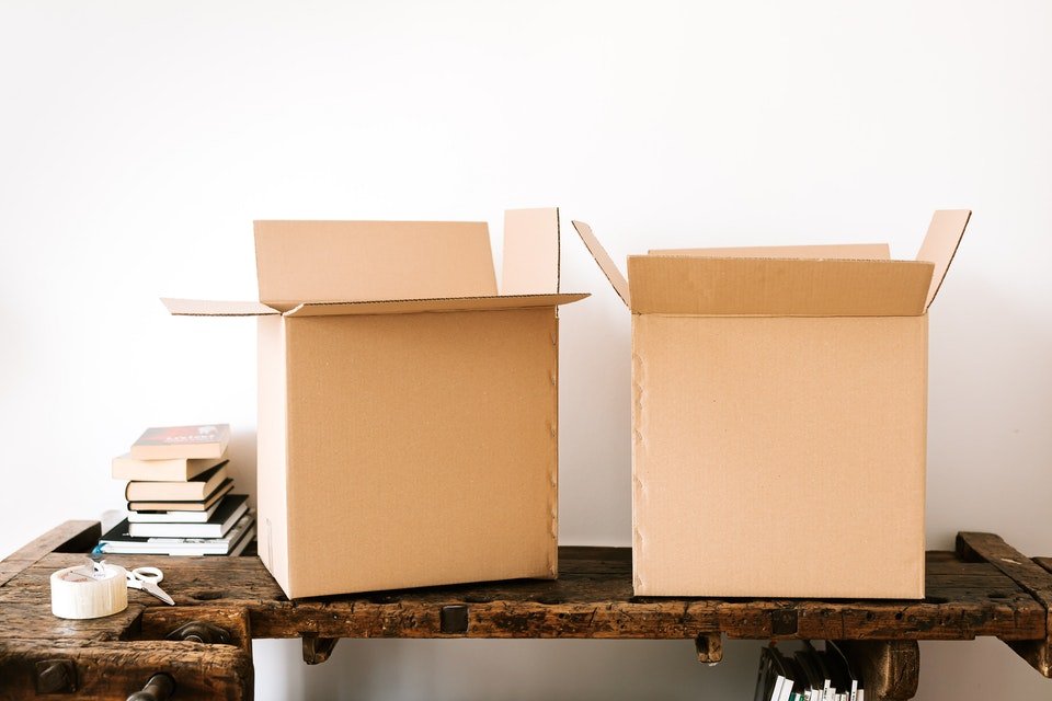 Learn how to prepare essentials moving box for your family.