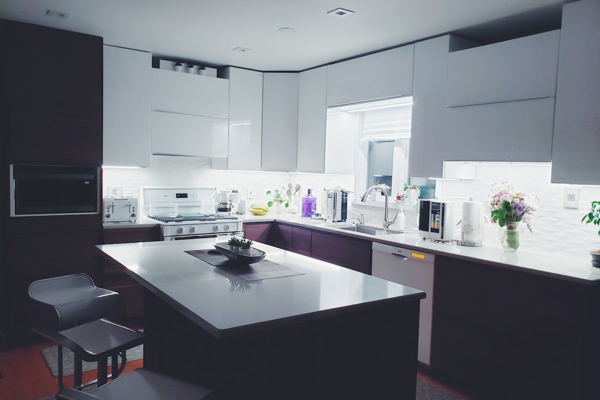 Rectangular White Island Table in Kitchen.