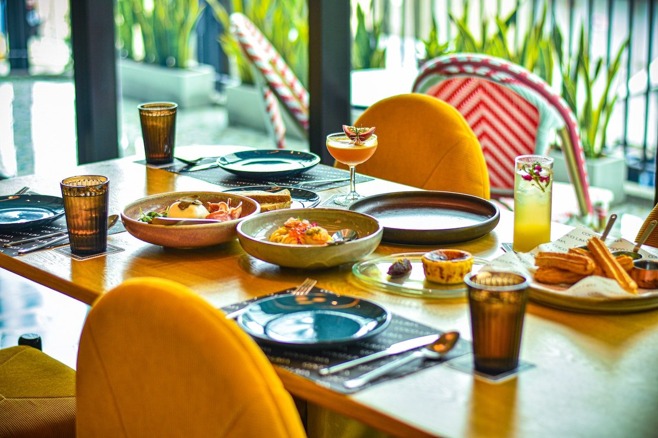 a restaurant symbolizing your ultimate Gilroy dining guide