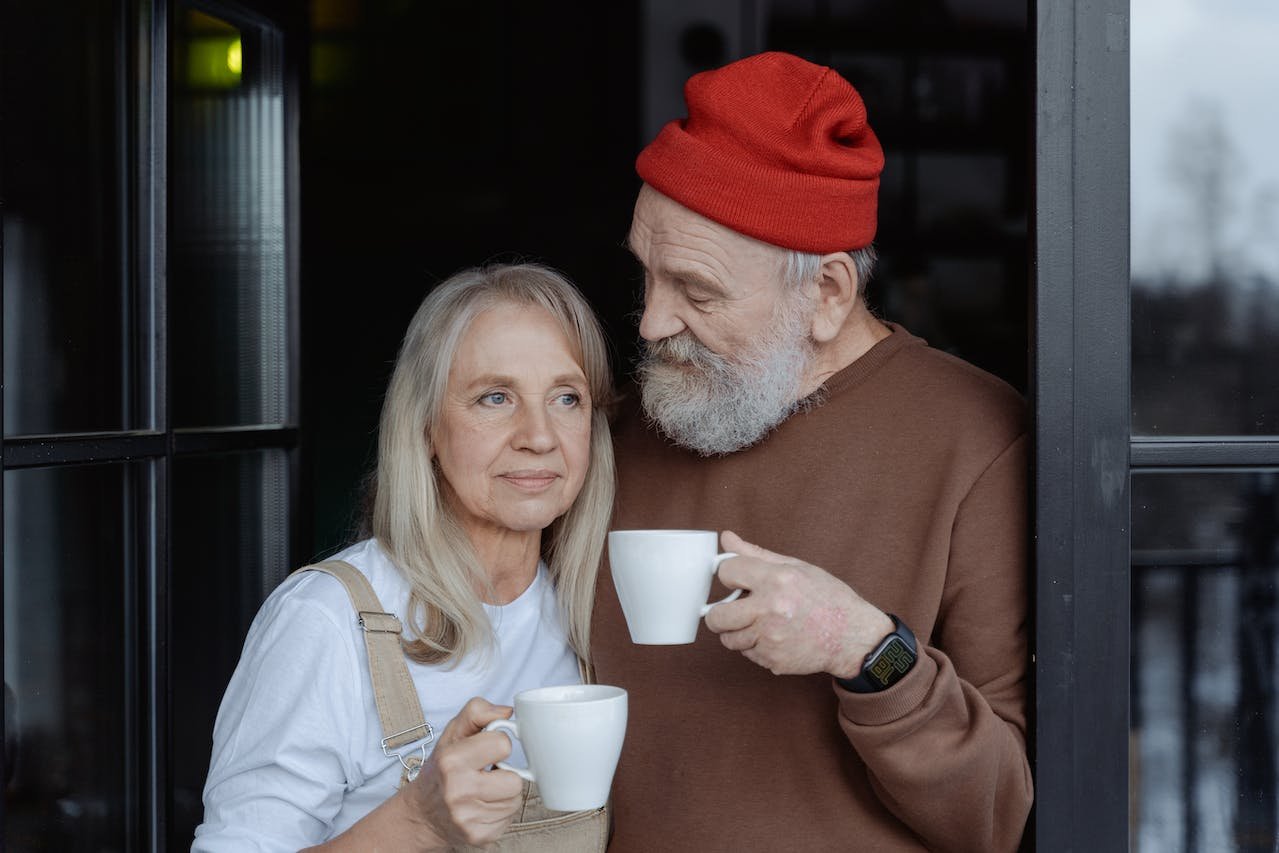A senior couple drinking coffee in one of the top places to retire in Santa Clara County